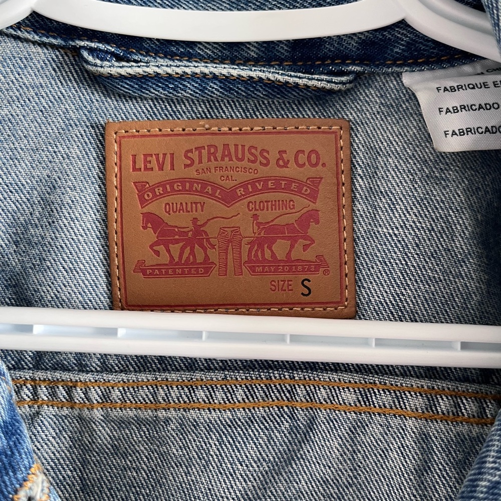Levi's Light Wash Denim Jacket - Picture 2 of 7